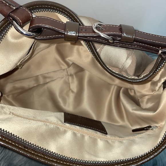 Coach ‘Zoe’ Signature Hobo - Picture 13 of 16